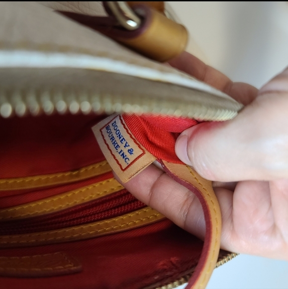 Dooney and Bourke white leather bag - Picture 12 of 14